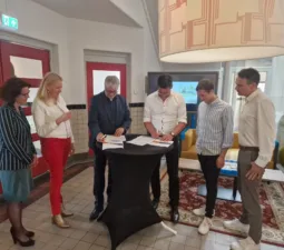 2b05ce95 8dbb 417a 90ee a4f10c5cf330