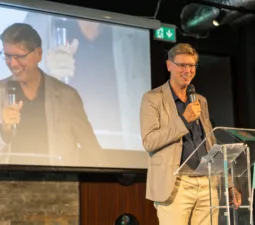 Accent 25 serie 01 033